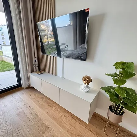 The Basilej Private Garden & Parking Apartman *