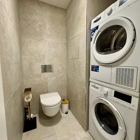 The Basilej Private Garden & Parking Apartman *